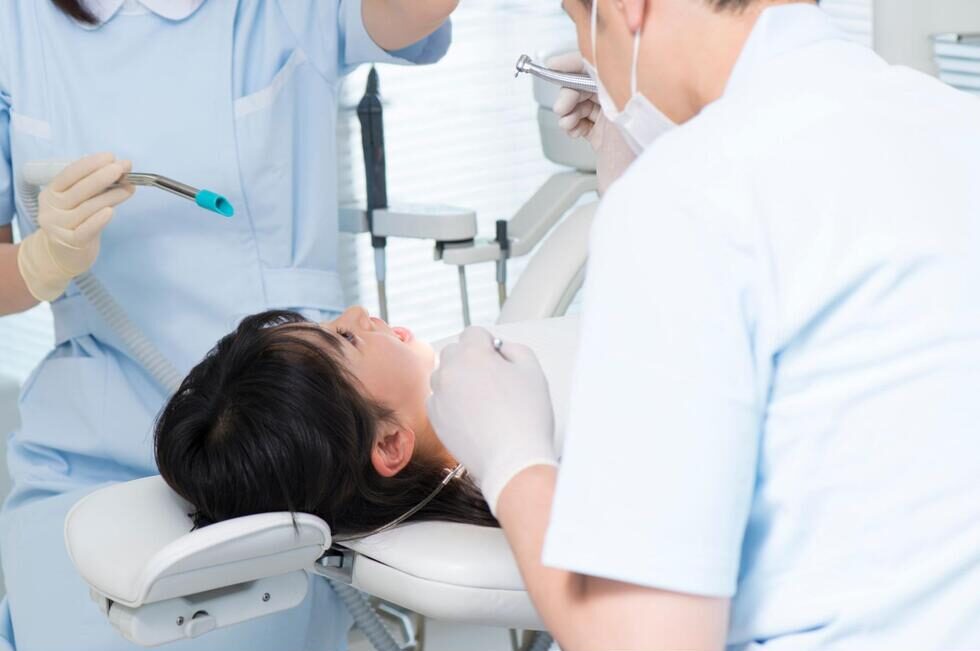 歯科治療を受けている様子