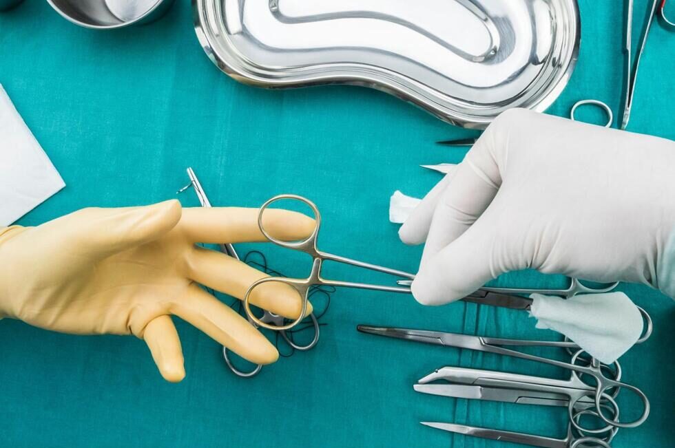 口腔外科での外科処置の様子