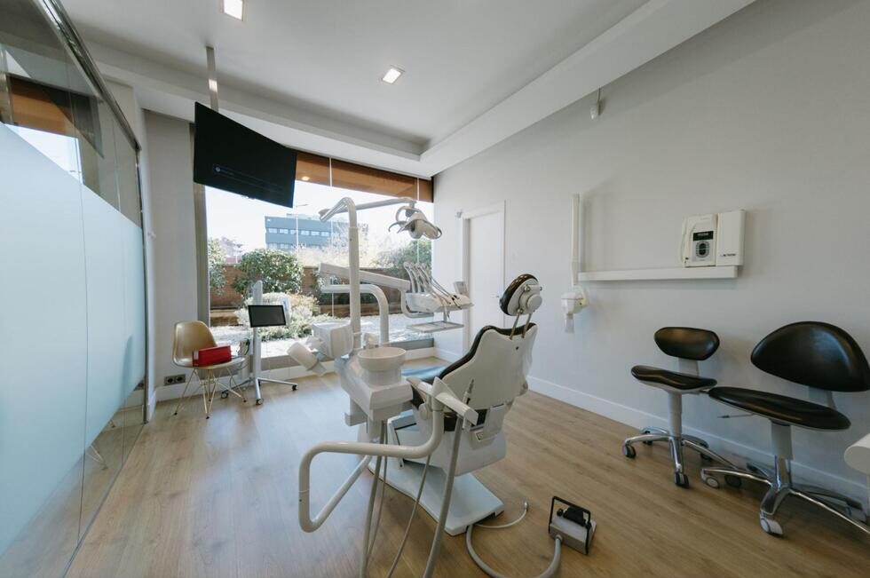 歯科用ユニットの置かれた診察室