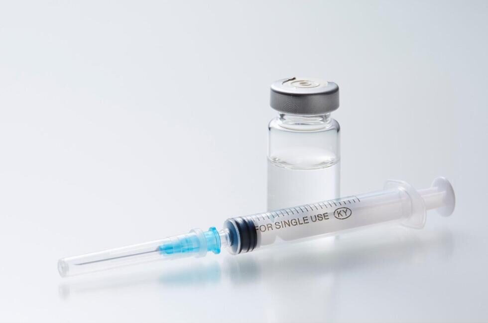 ボトックスの薬剤が入った瓶と注射器