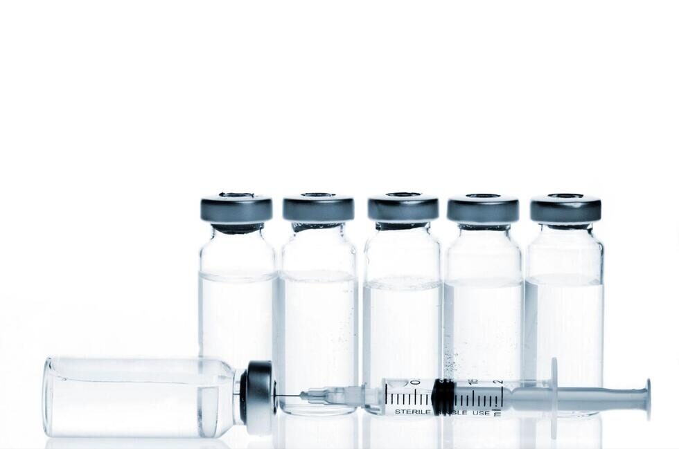 ボトックスの薬剤が入った6本の瓶と1本の注射器